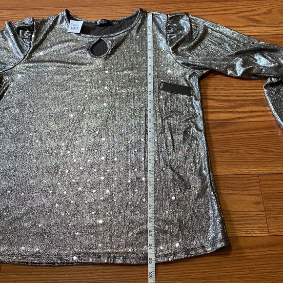 CURE brand women’s gray silver sparkle keyhole front blouse top l/s size M - Picture 9 of 12
